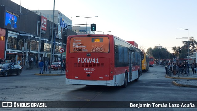 Metbus 1207 na cidade de Maipú, Santiago, Metropolitana de Santiago, Chile, por Benjamín Tomás Lazo Acuña. Número da foto: #11203765.