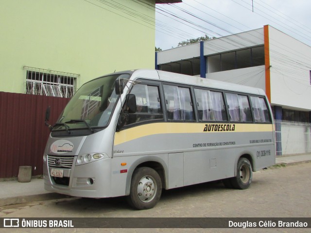 Auto Escola Moura 9267 na cidade de Santa Maria de Itabira, Minas Gerais, Brasil, por Douglas Célio Brandao. ID da foto: 11208169.