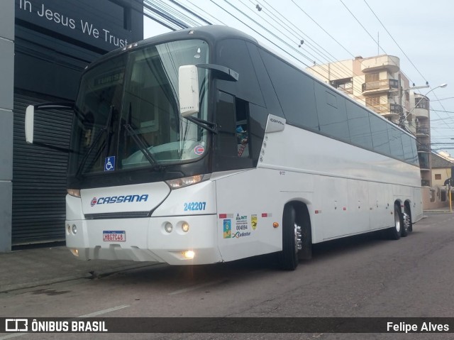 Cassana Transportes e Turismo 242207 na cidade de Pelotas, Rio Grande do Sul, Brasil, por Felipe Alves. ID da foto: 11208072.