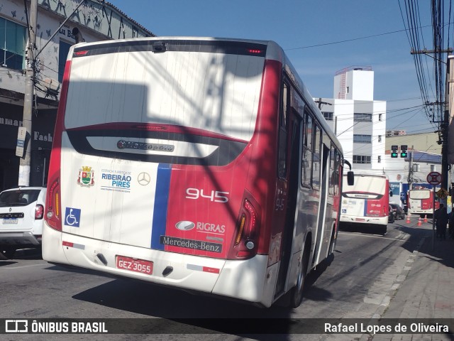 Rigras Transporte Coletivo e Turismo 945 na cidade de Ribeirão Pires, São Paulo, Brasil, por Rafael Lopes de Oliveira. ID da foto: 11214915.