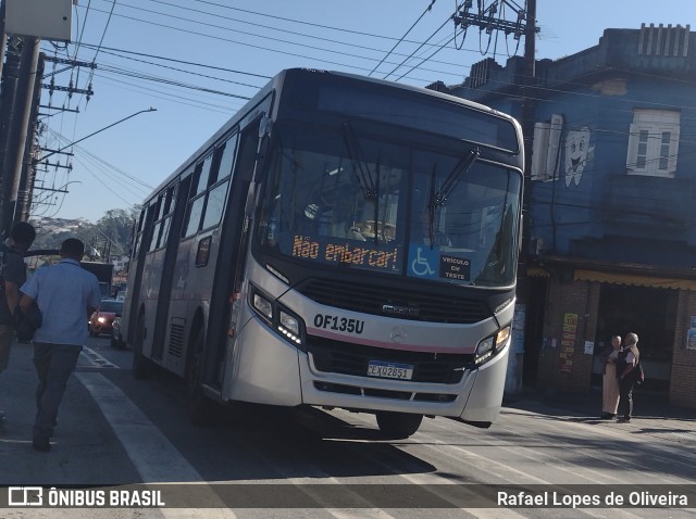 Mercedes-Benz OF135U na cidade de Ribeirão Pires, São Paulo, Brasil, por Rafael Lopes de Oliveira. ID da foto: 11216739.