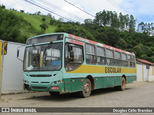 Escolares 5719 na cidade de Santa Maria de Itabira, Minas Gerais, Brasil, por Douglas Célio Brandao. Número da foto: #11215665.