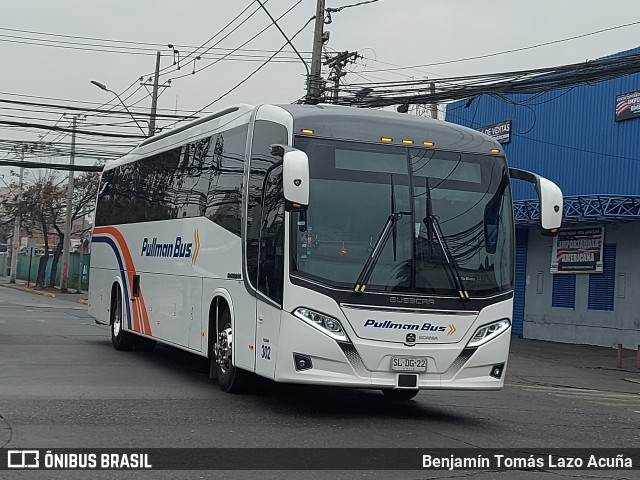 Pullman Bus 302 na cidade de Estación Central, Santiago, Metropolitana de Santiago, Chile, por Benjamín Tomás Lazo Acuña. Número da foto: #11220131.