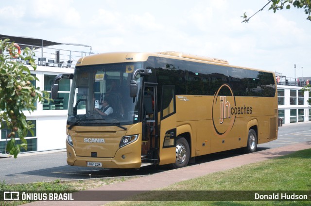 JH Coaches JH71COM na cidade de Calvados, Normandy, França, por Donald Hudson. Número da foto: #11220630.