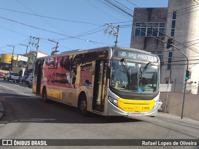 Viação Metrópole Paulista - Zona Leste 3 1676 na cidade de São Paulo, São Paulo, Brasil, por Rafael Lopes de Oliveira. ID da foto: 11228990.