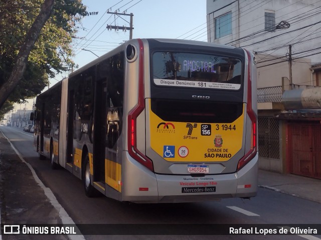 Viação Metrópole Paulista - Zona Leste 3 1944 na cidade de São Paulo, São Paulo, Brasil, por Rafael Lopes de Oliveira. Número da foto: #11236588.