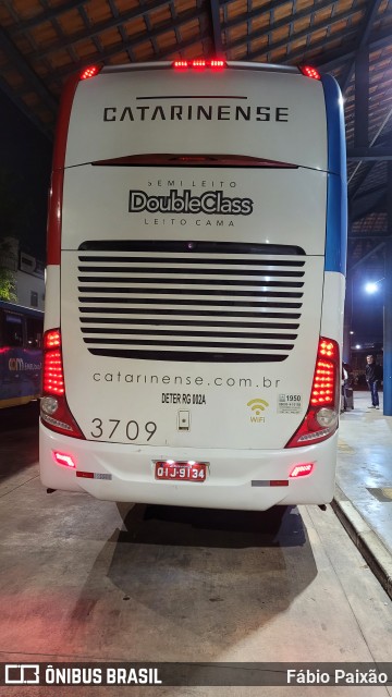 Auto Viação Catarinense 3709 na cidade de Embu das Artes, São Paulo, Brasil, por Fábio Paixão. Número da foto: #11237586.