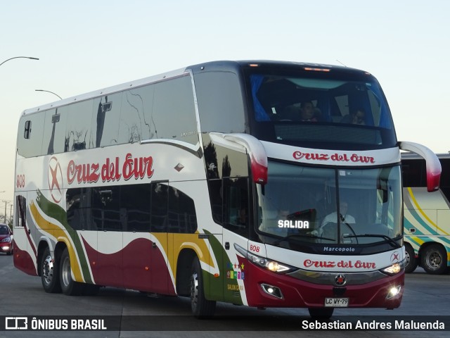 Cruz del Sur 808 na cidade de San Bernardo, Maipo, Metropolitana de Santiago, Chile, por Sebastian Andres Maluenda. Número da foto: #11237240.