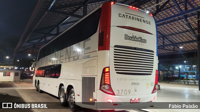 Auto Viação Catarinense 3709 na cidade de Embu das Artes, São Paulo, Brasil, por Fábio Paixão. Número da foto: #11237585.
