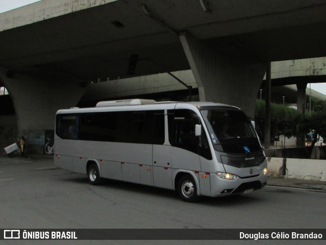 Ônibus Particulares 9E32 na cidade de Belo Horizonte, Minas Gerais, Brasil, por Douglas Célio Brandao. Número da foto: #11238820.