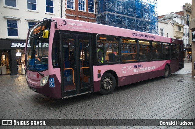 Stagecoach 24148 na cidade de Exeter, Devon, Inglaterra, por Donald Hudson. Número da foto: #11167346.