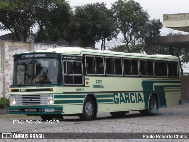 Ônibus Particulares 2302 na cidade de Curitiba, Paraná, Brasil, por Paulo Roberto Chulis. ID da foto: 11242722.