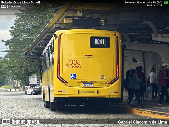Transtusa - Transporte e Turismo Santo Antônio 2303 na cidade de Joinville, Santa Catarina, Brasil, por Gabriel Giacomin de Lima. Número da foto: #11242186.