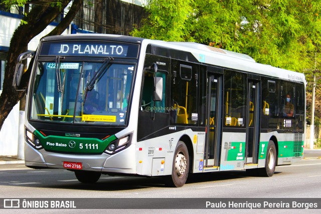 Via Sudeste Transportes S.A. 5 1111 na cidade de São Paulo, São Paulo, Brasil, por Paulo Henrique Pereira Borges. ID da foto: 11170894.