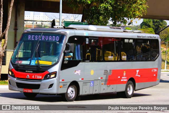 Pêssego Transportes 4 7304 na cidade de São Paulo, São Paulo, Brasil, por Paulo Henrique Pereira Borges. ID da foto: 11172838.