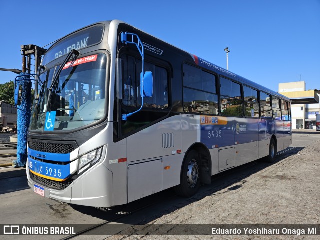 BB Transportes e Turismo 5935 na cidade de Santana de Parnaíba, São Paulo, Brasil, por Eduardo Yoshiharu Onaga Mi. Número da foto: #11173501.