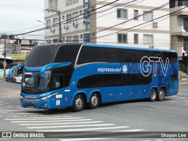 Expresso do Sul 419307 na cidade de Balneário Camboriú, Santa Catarina, Brasil, por Shayan Lee. Número da foto: #11172417.