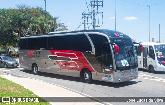 JP Tur Locação e Transportes - Costa e Pinheiro Locação e Transportes 2000 na cidade de São Paulo, São Paulo, Brasil, por Jose Lucas da Silva. ID da foto: 11174982.