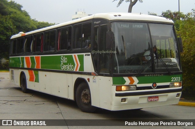 Cia. São Geraldo de Viação 2303 na cidade de São Paulo, São Paulo, Brasil, por Paulo Henrique Pereira Borges. Número da foto: #11180921.