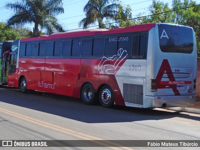 Ônibus Particulares 1310 na cidade de Três Corações, Minas Gerais, Brasil, por Fábio Mateus Tibúrcio. Número da foto: #11180116.