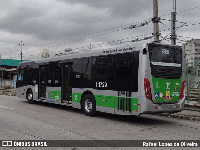 Viação Santa Brígida 1 1729 na cidade de São Paulo, São Paulo, Brasil, por Rafael Lopes de Oliveira. Número da foto: #11181704.