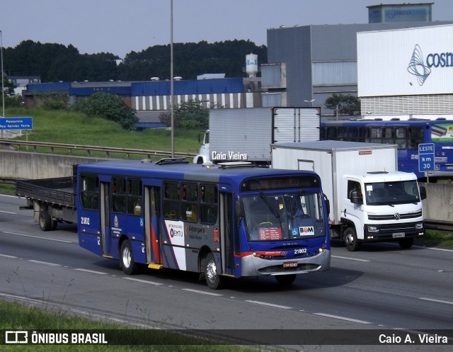 Viação Osasco 21.802 na cidade de Barueri, São Paulo, Brasil, por Caio A. Vieira. Número da foto: #11178840.