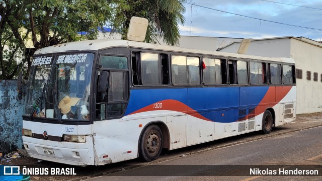 Ônibus Particulares 1300 na cidade de Tucuruí, Pará, Brasil, por Nikolas Henderson. ID da foto: 11184525.