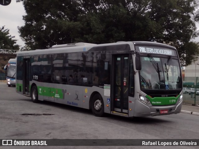 Viação Santa Brígida 1 1711 na cidade de São Paulo, São Paulo, Brasil, por Rafael Lopes de Oliveira. Número da foto: #11184846.
