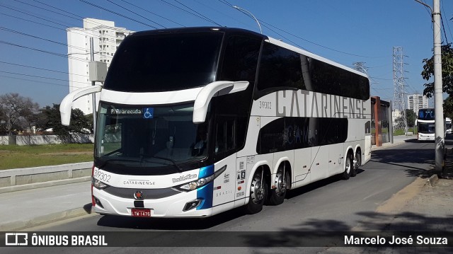 Auto Viação Catarinense 319302 na cidade de São José dos Campos, São Paulo, Brasil, por Marcelo José Souza. ID da foto: 11184215.