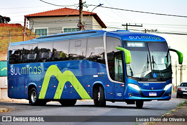 Viação Sul Minas 74123 na cidade de Alfenas, Minas Gerais, Brasil, por Lucas Elson de Oliveira. ID da foto: 11244927.