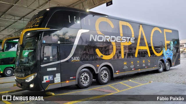 Expresso Nordeste 5400 na cidade de Balneário Camboriú, Santa Catarina, Brasil, por Fábio Paixão. Número da foto: #11267470.