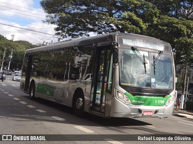Viação Santa Brígida 1 1700 na cidade de São Paulo, São Paulo, Brasil, por Rafael Lopes de Oliveira. Número da foto: #11266656.