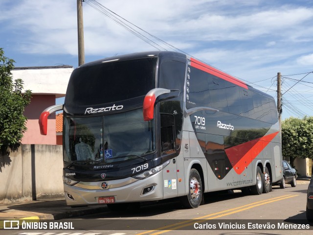 Rizzato Transporte e Turismo 7019 na cidade de Santo Expedito, São Paulo, Brasil, por Carlos Vinicius Estevão Menezes. Número da foto: #11272417.