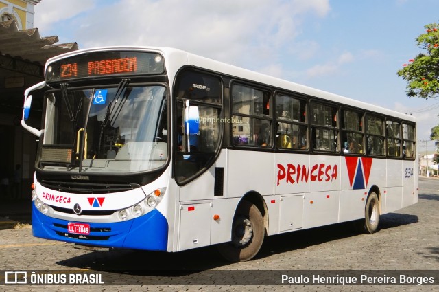 Viação Princesa da Serra 234 na cidade de Valença, Rio de Janeiro, Brasil, por Paulo Henrique Pereira Borges. Número da foto: #11275465.