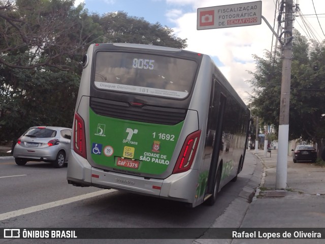 Viação Santa Brígida 1 1692 na cidade de São Paulo, São Paulo, Brasil, por Rafael Lopes de Oliveira. Número da foto: #11275062.