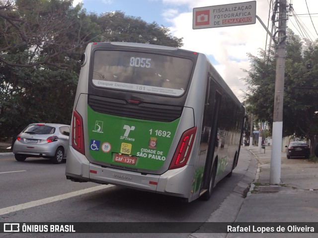 Viação Santa Brígida 1 1692 na cidade de São Paulo, São Paulo, Brasil, por Rafael Lopes de Oliveira. ID da foto: 11275062.