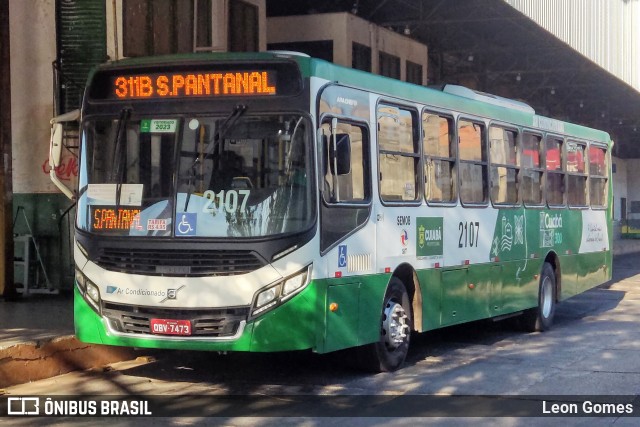 Rápido Cuiabá Transporte Urbano 2107 na cidade de Cuiabá, Mato Grosso, Brasil, por Leon Gomes. ID da foto: 11278607.