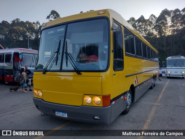 Ônibus Particulares 4387 na cidade de Embu das Artes, São Paulo, Brasil, por Matheus Ferreira de Campos. Número da foto: #11280258.