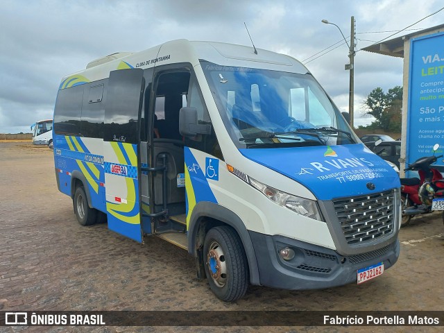 R Van's Transporte de Passageiros 2018 na cidade de Vitória da Conquista, Bahia, Brasil, por Fabrício Portella Matos. Número da foto: #11280464.