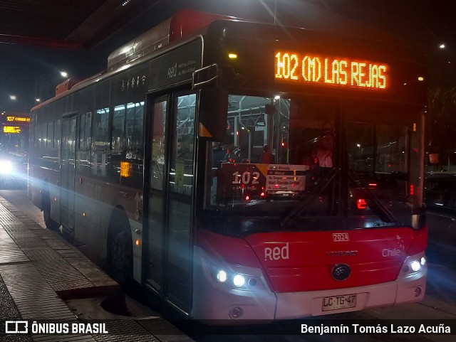 Buses Omega 7024 na cidade de Cerrillos, Santiago, Metropolitana de Santiago, Chile, por Benjamín Tomás Lazo Acuña. ID da foto: 11282685.