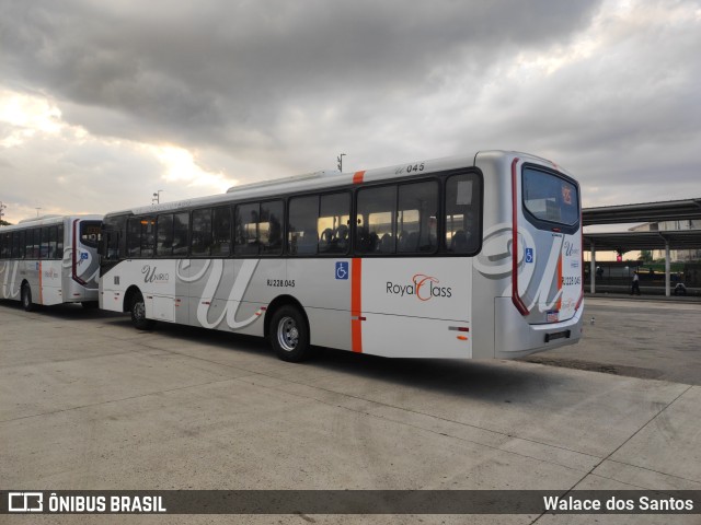 UniRio Transportes RJ 228.045 na cidade de Rio de Janeiro, Rio de Janeiro, Brasil, por Walace dos Santos. Número da foto: #11248160.