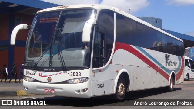 Expresso Vitória de Transportes 13028 na cidade de Porto Alegre, Rio Grande do Sul, Brasil, por André Lourenço de Freitas. Número da foto: #11292762.