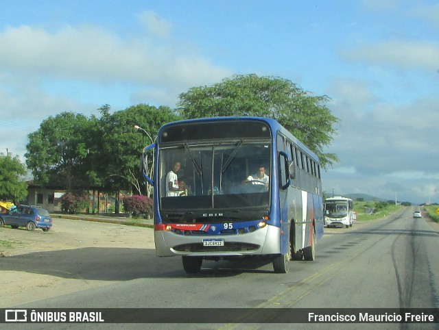 Ônibus Particulares 95 na cidade de Feira de Santana, Bahia, Brasil, por Francisco Mauricio Freire. Número da foto: #11294841.