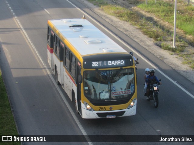 Empresa Metropolitana 266 na cidade de Recife, Pernambuco, Brasil, por Jonathan Silva. Número da foto: #11310041.