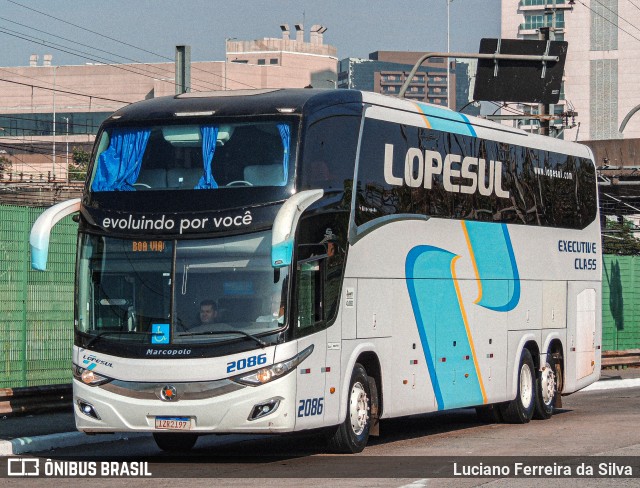 LopeSul Transportes - Lopes e Oliveira Transportes e Turismo - Lopes Sul 2086 na cidade de São Paulo, São Paulo, Brasil, por Luciano Ferreira da Silva. ID da foto: 11314760.