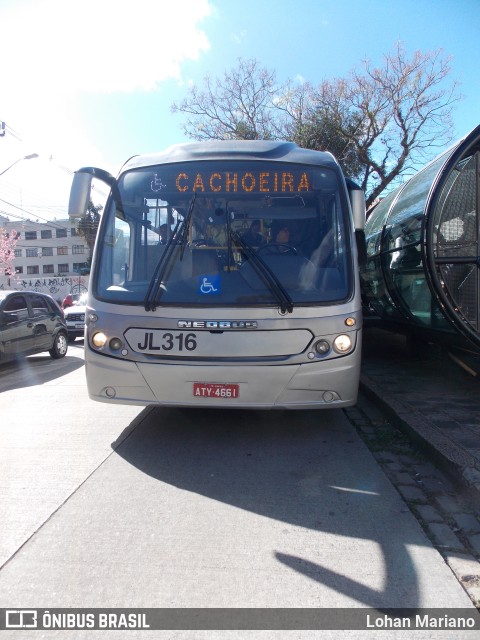 Expresso Azul JL316 na cidade de Curitiba, Paraná, Brasil, por Lohan Mariano. ID da foto: 11313009.