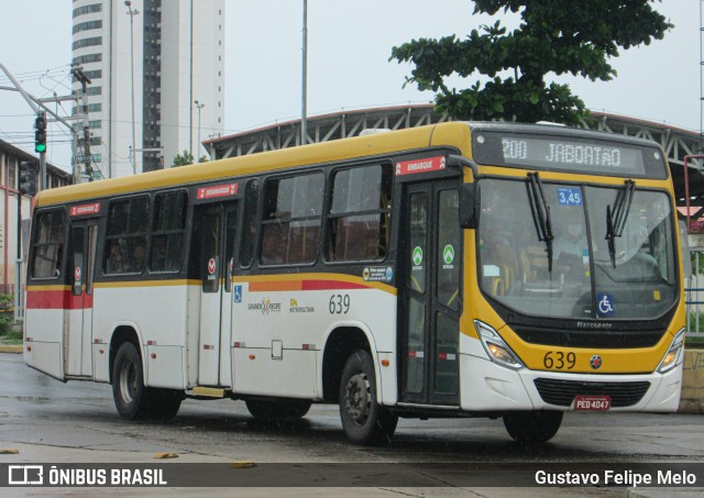 Empresa Metropolitana 639 na cidade de Recife, Pernambuco, Brasil, por Gustavo Felipe Melo. Número da foto: #11313324.