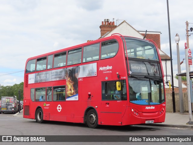 Metroline TE1082 na cidade de London, Greater London, Inglaterra, por Fábio Takahashi Tanniguchi. Número da foto: #11252971.