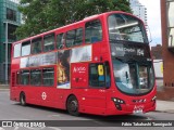 Arriva DW261 na cidade de Croydon, Greater London, Inglaterra, por Fábio Takahashi Tanniguchi. ID da foto: :id.