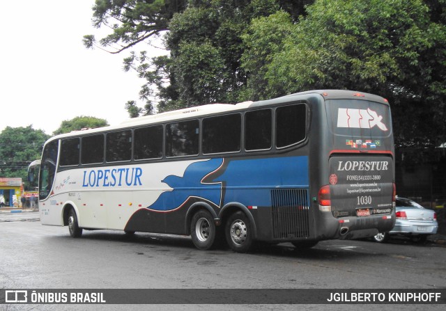 Lopestur - Lopes Turismo e Transportes 1030 na cidade de Carazinho, Rio Grande do Sul, Brasil, por JGILBERTO KNIPHOFF. Número da foto: #11261487.